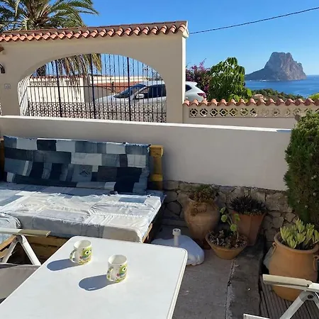 Meerblick Mit Traditionellem Haus Calp